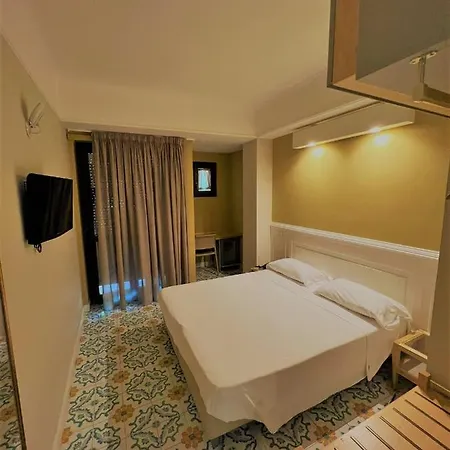Zeus Hotel Pompeia