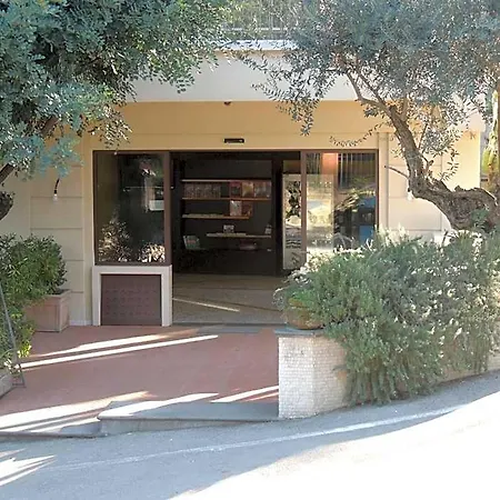 Zeus Hotel