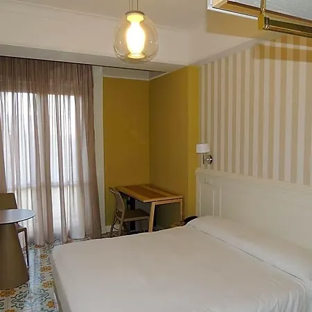 Zeus Hotel 3*